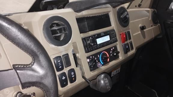 Image of John Deere XUV 835R equipment image 3