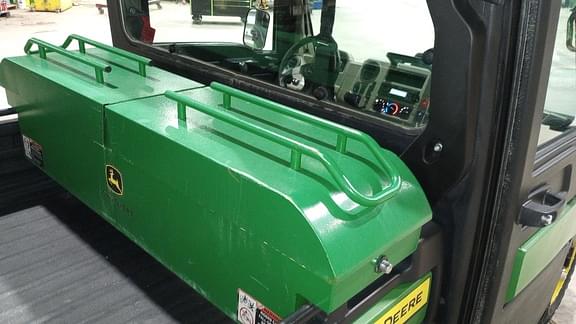 Image of John Deere XUV 835R equipment image 4