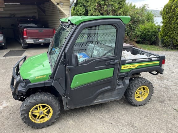 2022 John Deere XUV 835R Equipment Image0