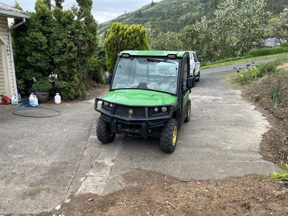 2022 John Deere XUV 835R Equipment Image0