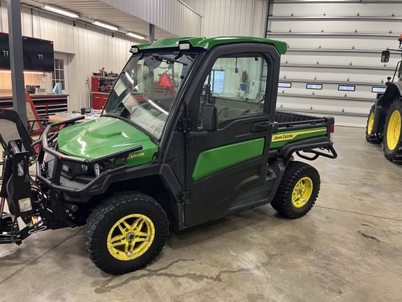 2022 John Deere XUV 835R Equipment Image0