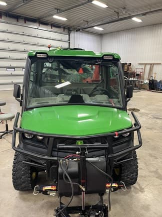 Image of John Deere XUV 835R equipment image 2