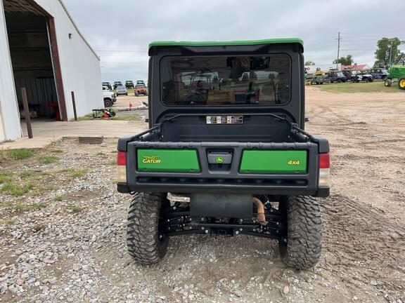 Image of John Deere XUV 835R equipment image 3