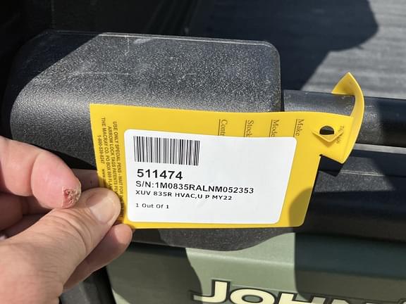 Image of John Deere XUV 835R equipment image 1
