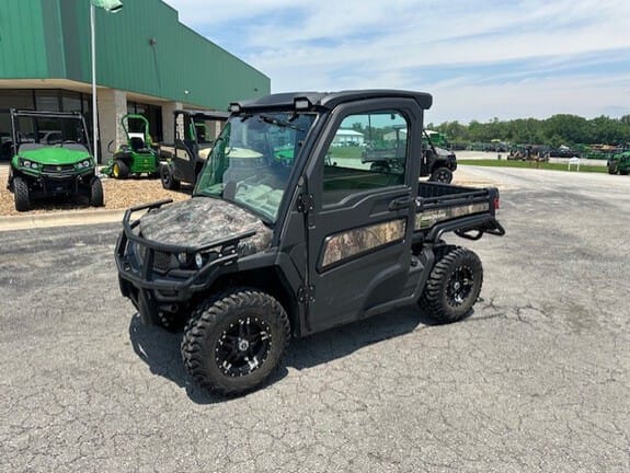 2022 John Deere XUV 835R Equipment Image0