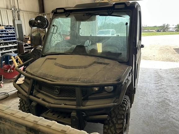 Image of John Deere XUV 835R equipment image 1