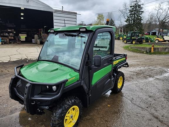 Image of John Deere XUV 835R equipment image 1