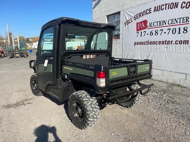 Image of John Deere XUV 835R equipment image 3