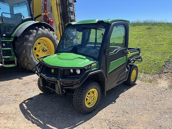 Image of John Deere XUV 835R equipment image 1