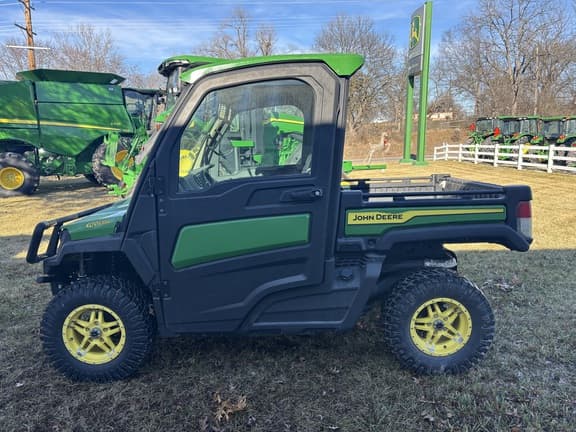 Image of John Deere XUV 835R equipment image 1