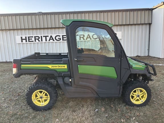 2022 John Deere XUV 835R Equipment Image0