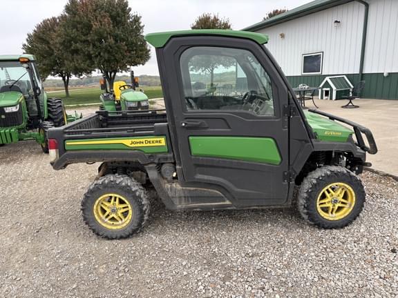 Image of John Deere XUV 835R equipment image 2