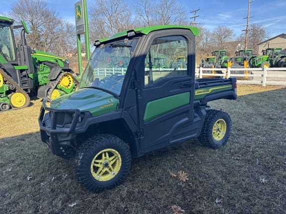 2022 John Deere XUV 835R Equipment Image0
