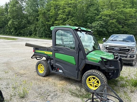 Image of John Deere XUV 835R equipment image 2
