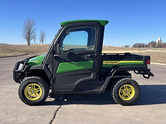 Image of John Deere XUV 835R Primary image