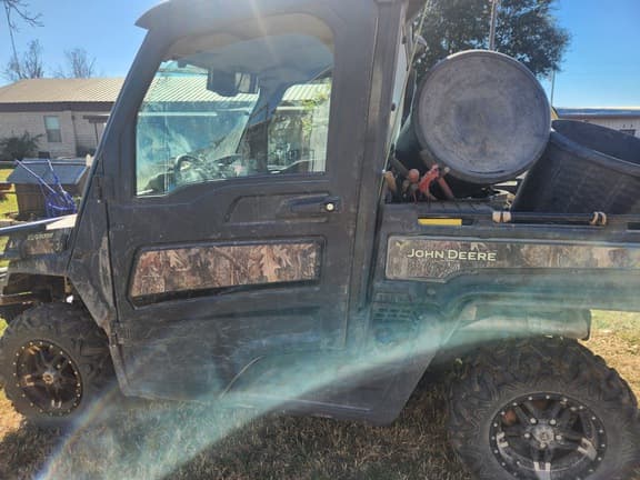 Image of John Deere XUV 835R equipment image 2