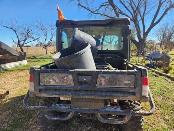 Image of John Deere XUV 835R equipment image 3