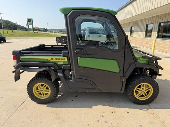 Image of John Deere XUV 835R equipment image 3