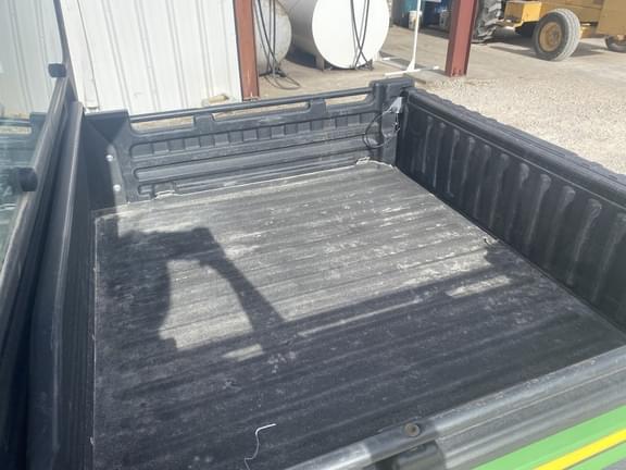 Image of John Deere XUV 835R equipment image 4