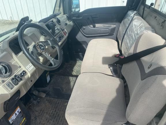 Image of John Deere XUV 835R equipment image 3