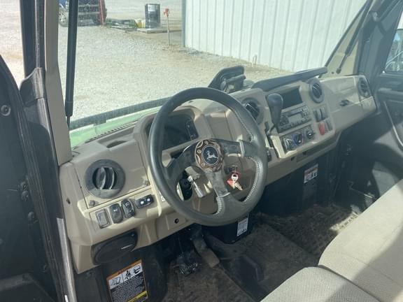 Image of John Deere XUV 835R equipment image 1