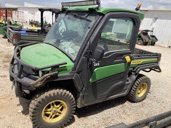 2022 John Deere XUV 835R Equipment Image0