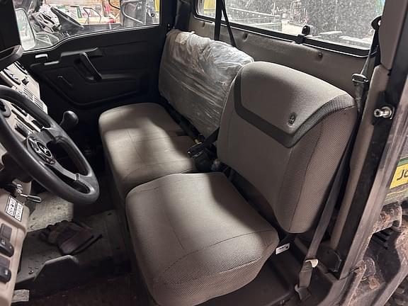 Image of John Deere XUV 835R equipment image 4