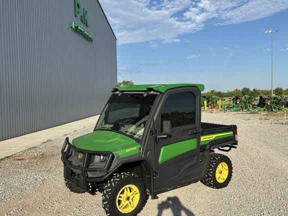 2022 John Deere XUV 835R Equipment Image0