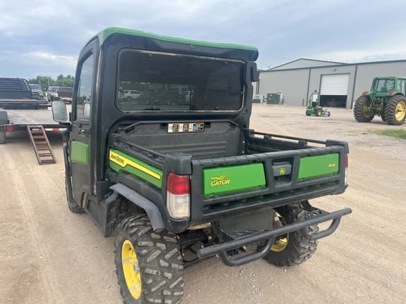 Image of John Deere XUV 835R equipment image 2