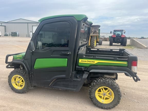 Image of John Deere XUV 835R equipment image 1