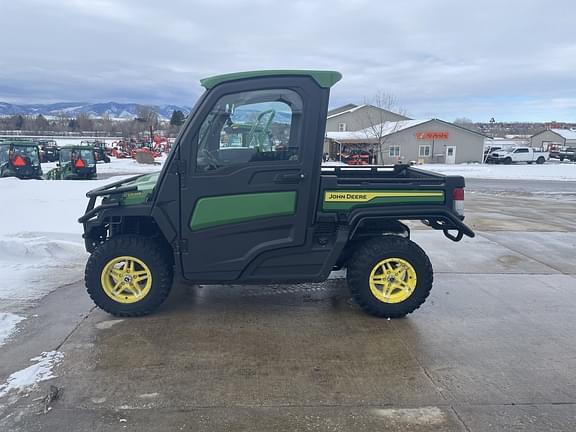 Image of John Deere XUV 835R equipment image 1