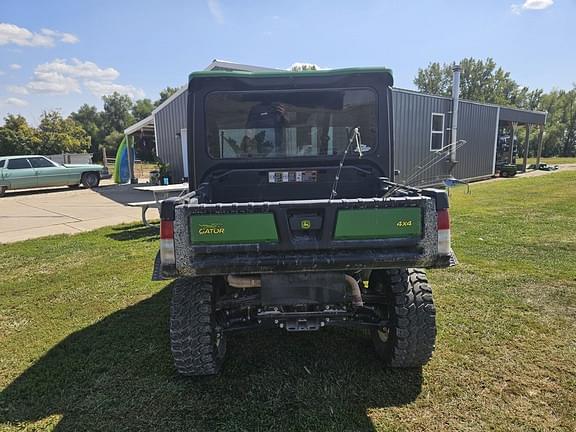 Image of John Deere XUV 835R equipment image 3