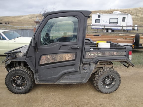 2022 John Deere XUV 835R Equipment Image0