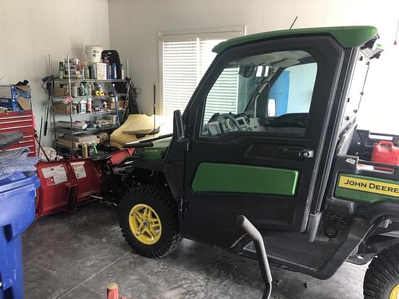 Image of John Deere XUV 835R Primary image