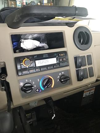 Image of John Deere XUV 835R equipment image 4