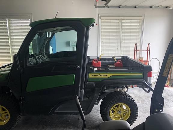 Image of John Deere XUV 835R equipment image 1