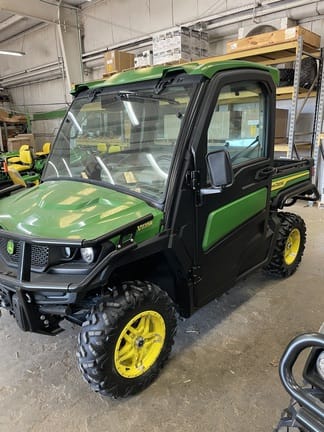 2022 John Deere XUV 835R Equipment Image0