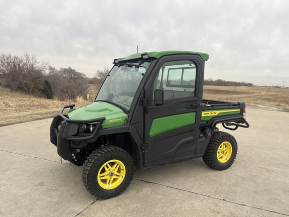 2022 John Deere XUV 835R Equipment Image0