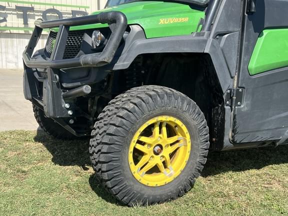 Image of John Deere XUV 835R equipment image 4