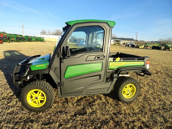 Image of John Deere XUV 835R equipment image 1