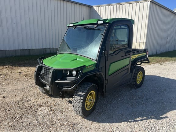2022 John Deere XUV 835R Equipment Image0