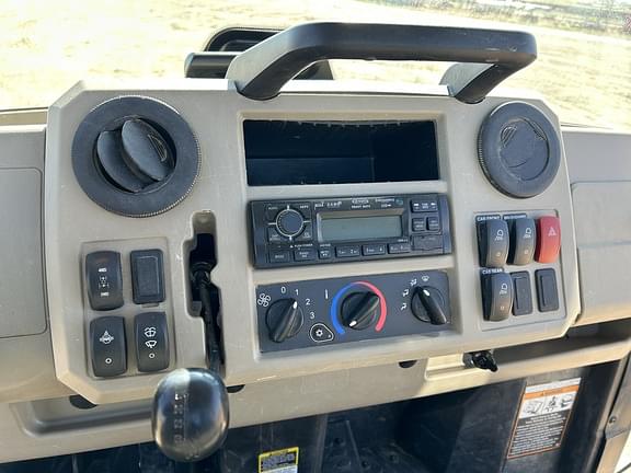 Image of John Deere XUV 835R equipment image 1