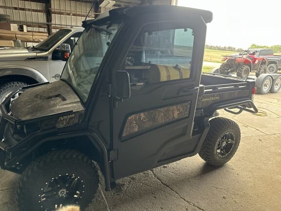 Image of John Deere XUV 835R Primary image