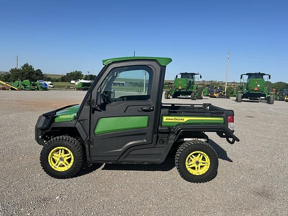 Image of John Deere XUV 835R equipment image 1