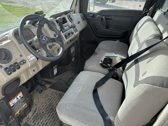 Image of John Deere XUV 835R equipment image 3