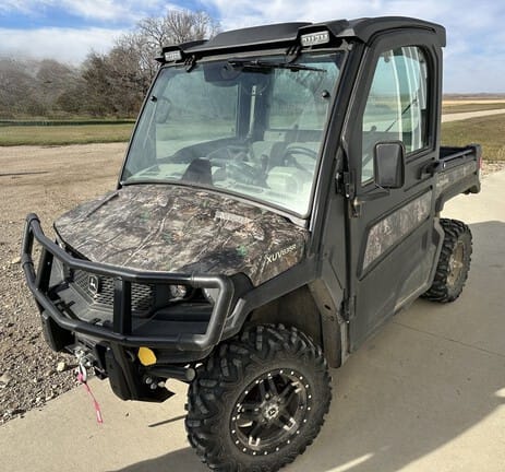 2022 John Deere XUV 835R Equipment Image0