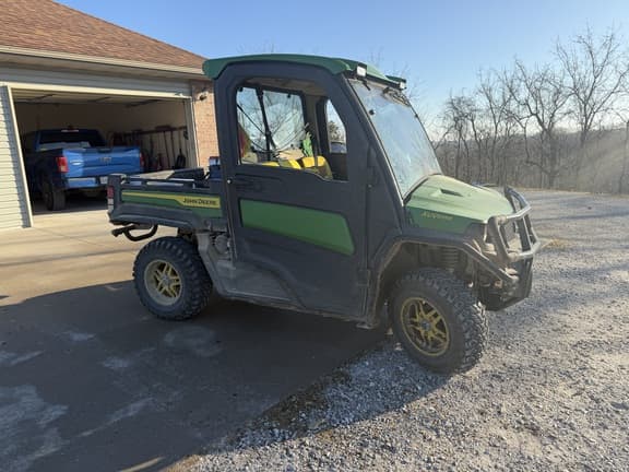 Image of John Deere XUV 835R equipment image 1