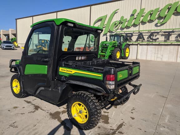 Image of John Deere XUV 835R equipment image 2