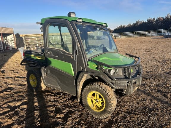 Image of John Deere XUV 835R equipment image 3