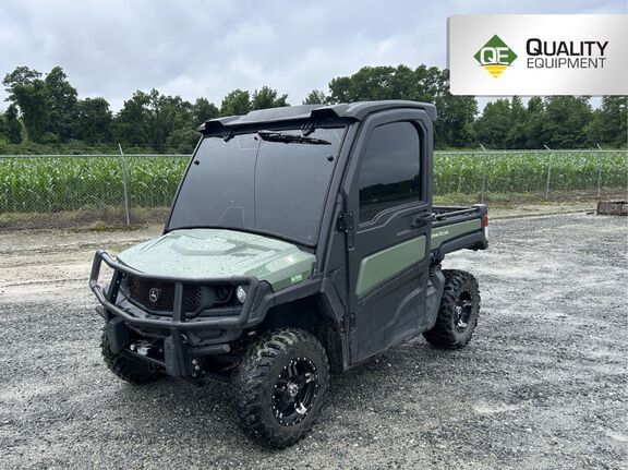 2022 John Deere XUV 835R Equipment Image0